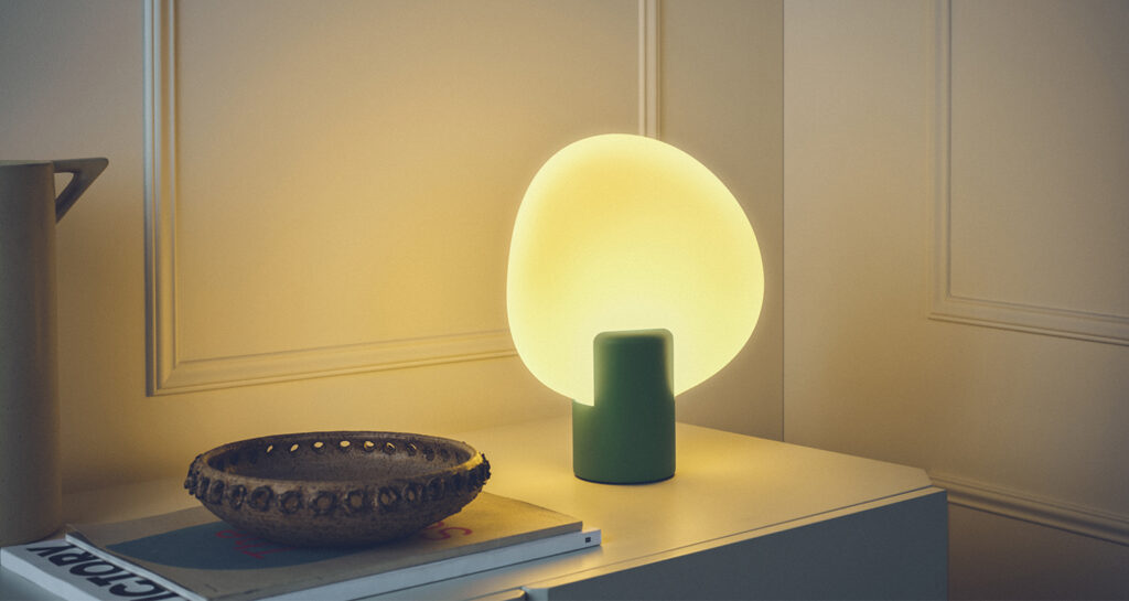 Pavone table lamp by Gantri